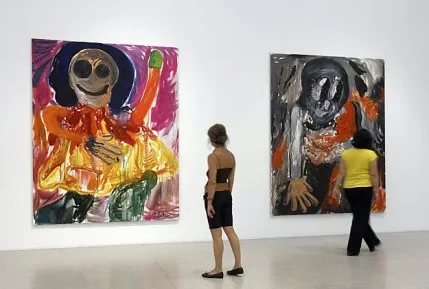 Los 10 Museos Más Raros del Mundo: Un Viaje entre lo Macabro, lo Bizarro y lo Fascinante 11 Visita a una galería de arte.