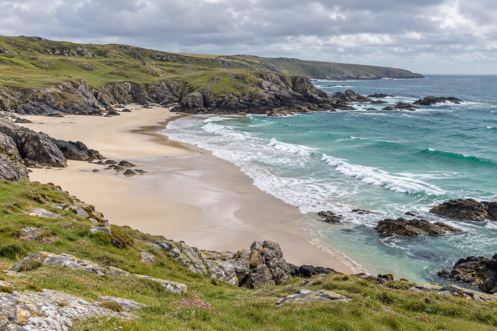 Vista de la playa de Porthor en la península de Llŷn, Gales