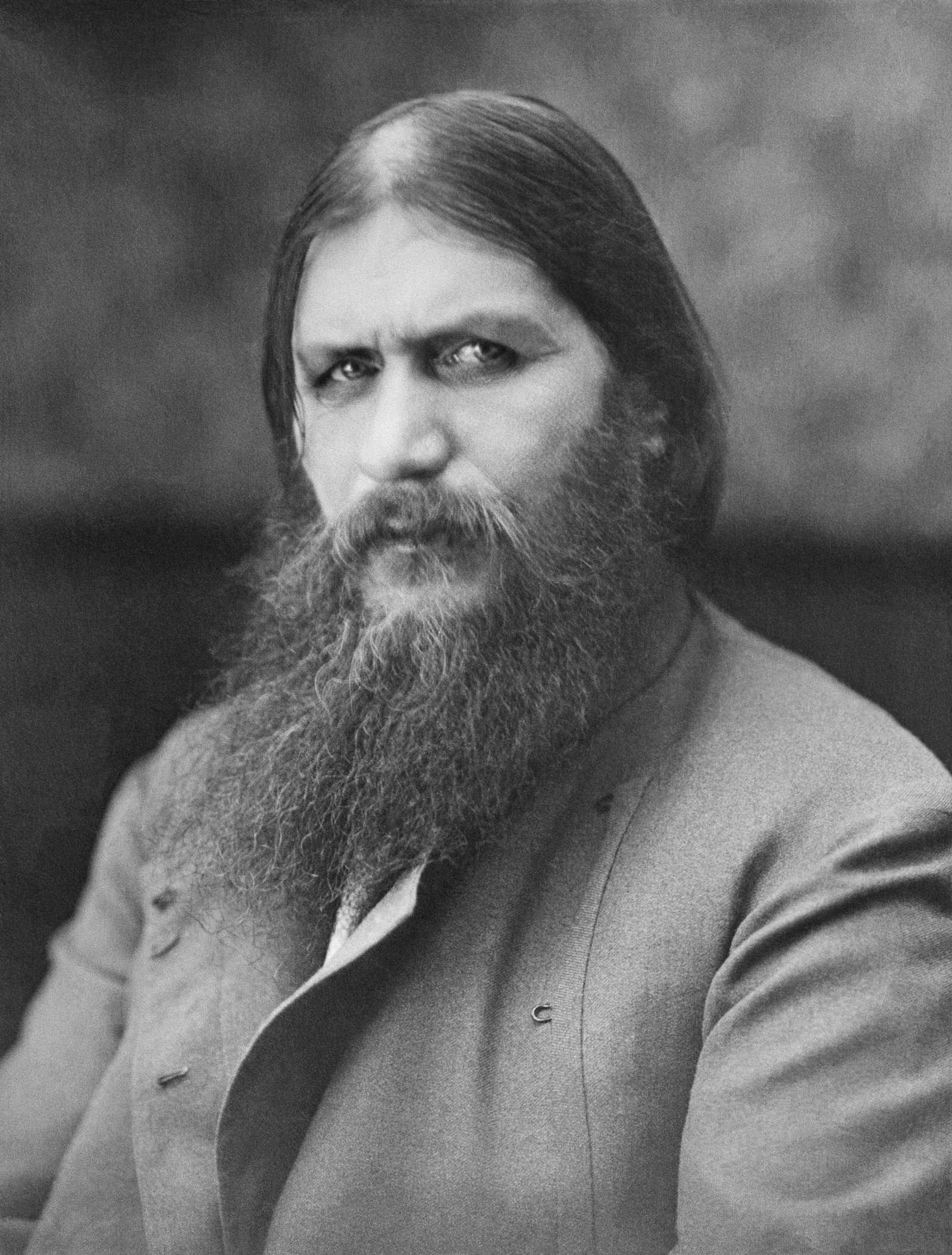 Retrato histórico de Grigori Rasputín con barba larga